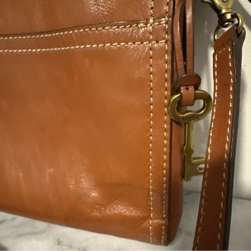 Fossil Brown Leather Crossbody Bag with key charm - Picture 4 of 14